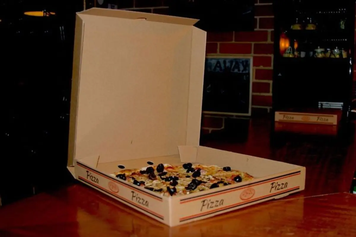 Pizza embalada para takeaway no Azeitão Express